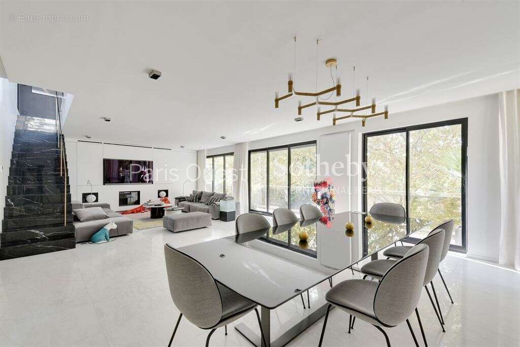 Appartement à NEUILLY-SUR-SEINE