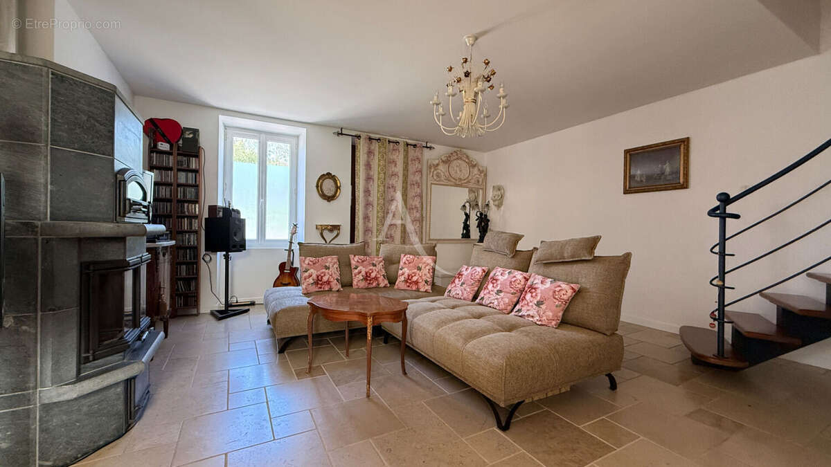 Maison à BOURNEZEAU