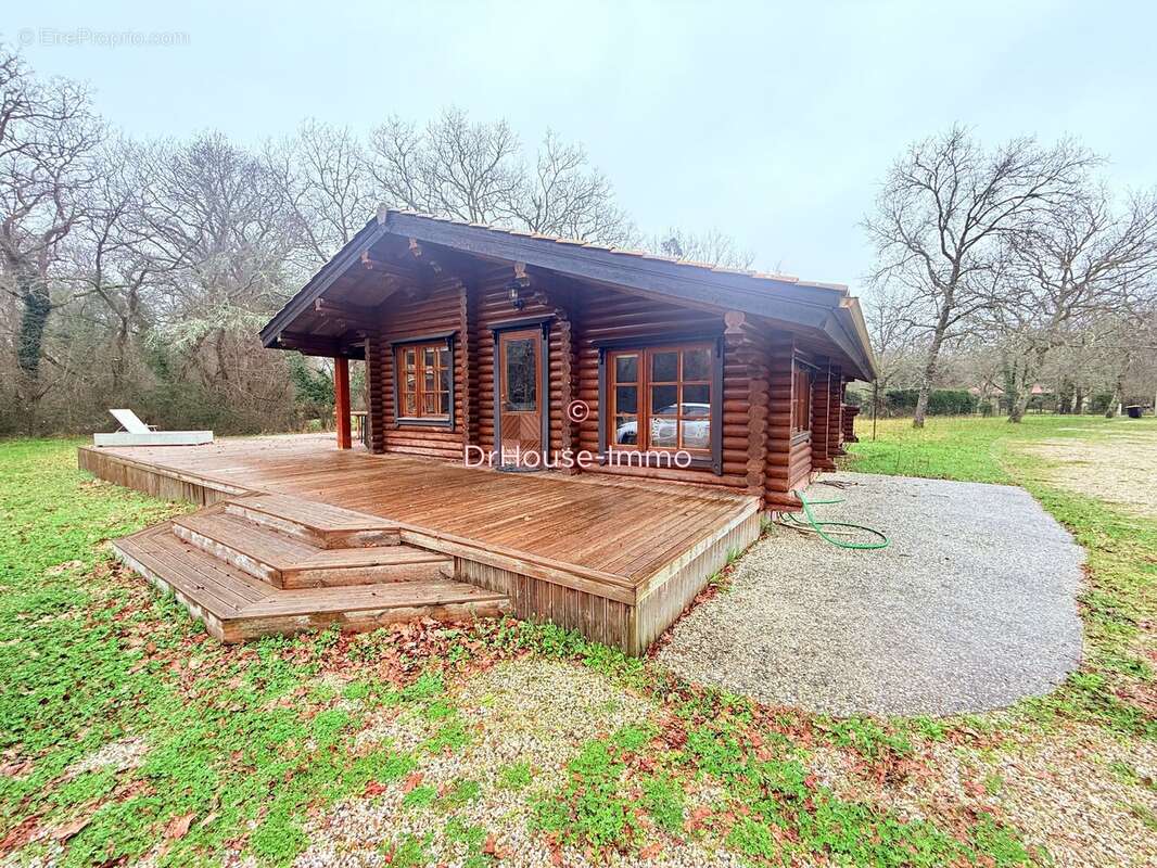 Maison à VENDAYS-MONTALIVET