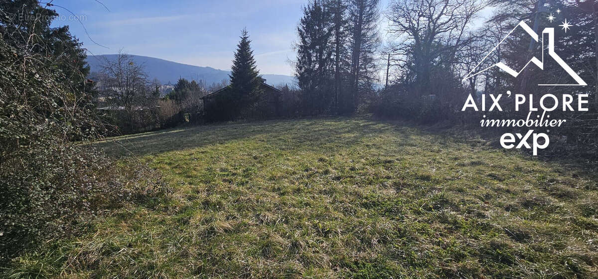 Terrain à JUJURIEUX