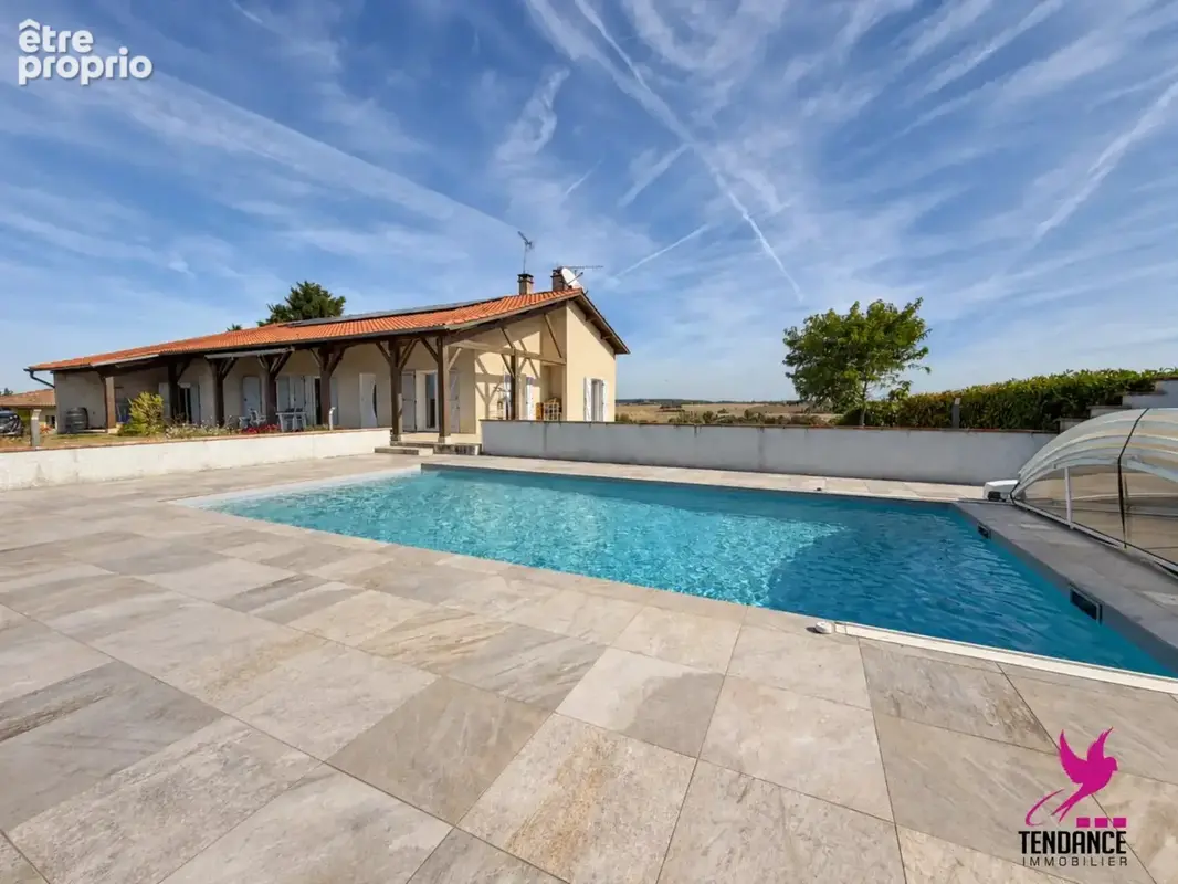 Maison familiale lumineuse avec piscine dans un environnement calme. - photo 19