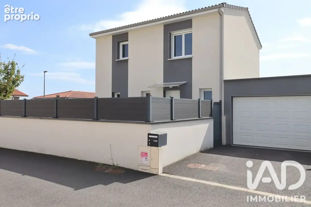 Photo 1 - Maison à SAINT-BEAUZIRE