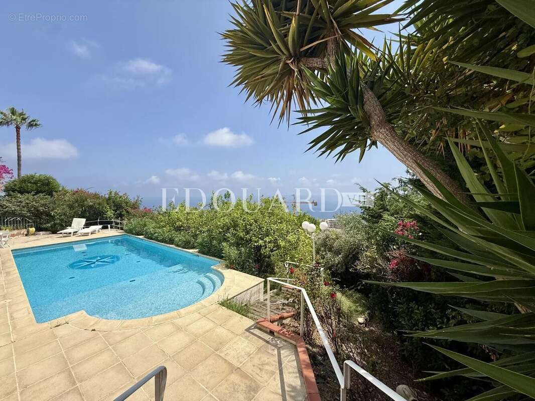 Dans un domaine privé et sécurisé, à vendre villa de prestige avec vue panoramique sur la Principauté de Monaco - photo 22