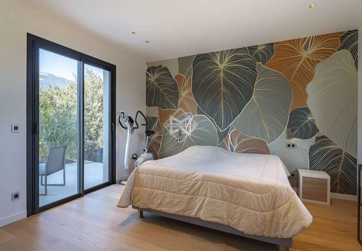 Maison à ROQUEFORT-LES-PINS