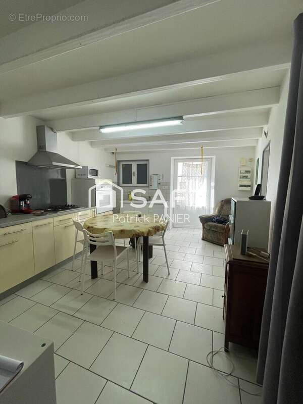 Photo 3