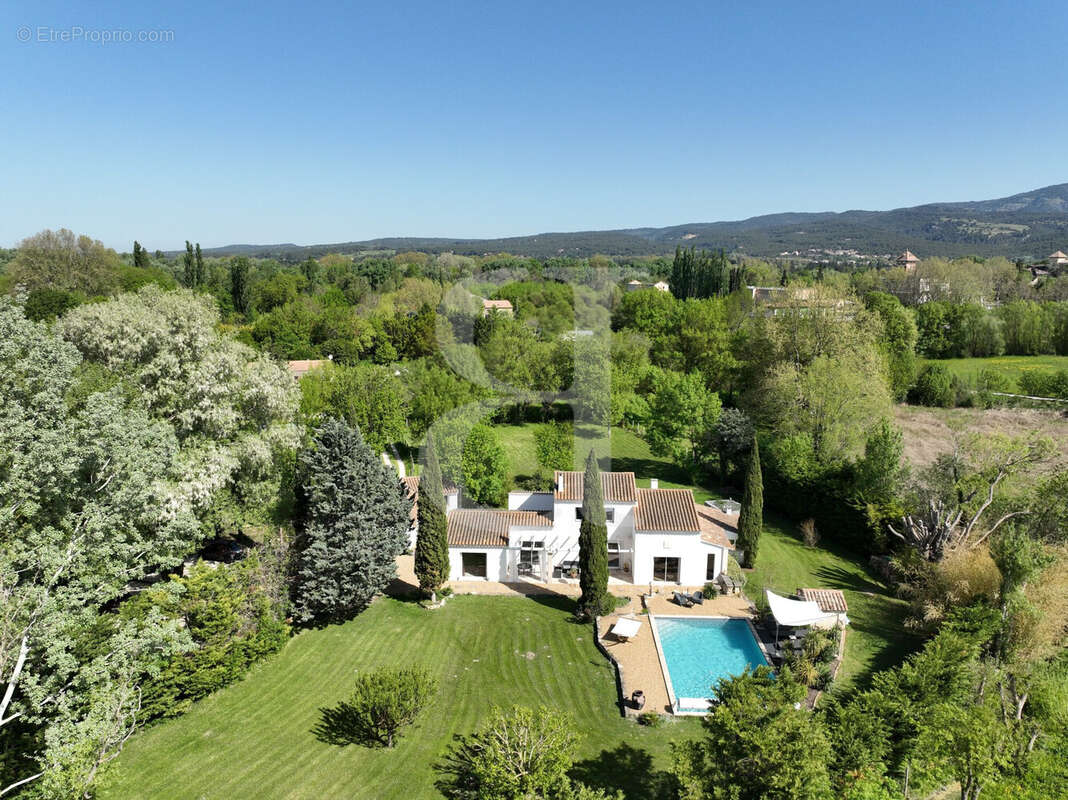 Maison à L'ISLE-SUR-LA-SORGUE