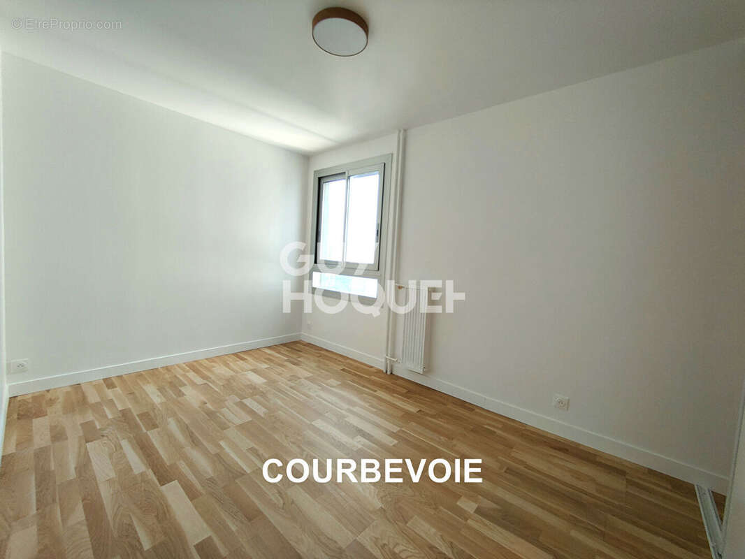 Appartement à COURBEVOIE