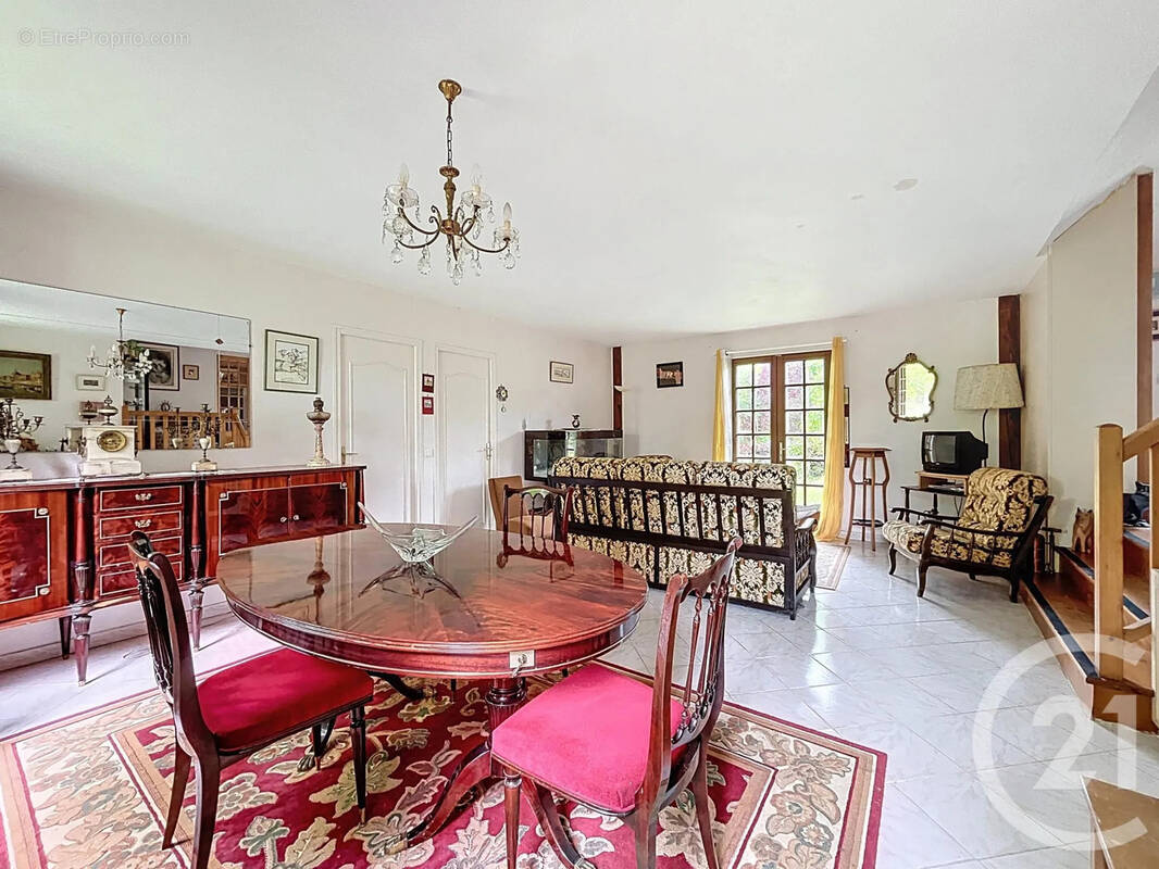 Maison à THORIGNY-SUR-OREUSE