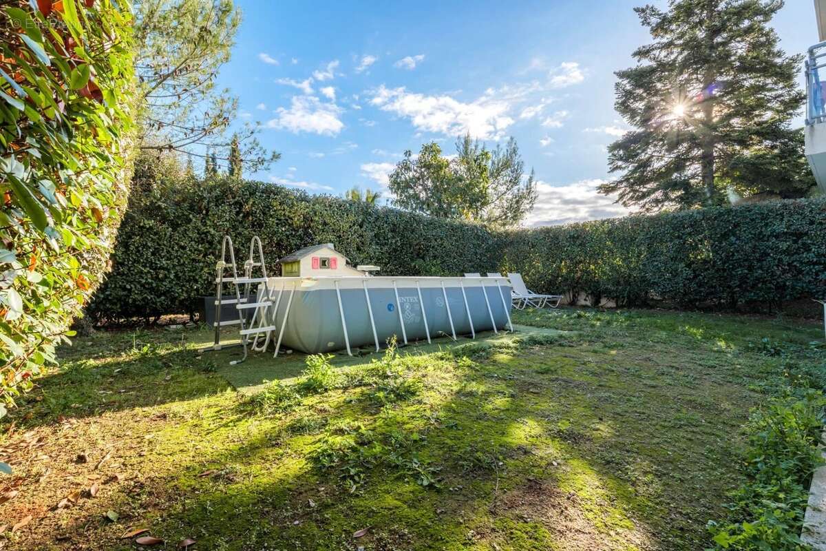 Appartement à SAINT-LAURENT-DU-VAR