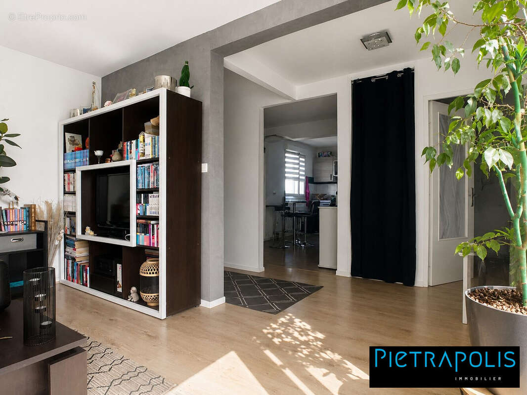 Appartement à SAINT-GEORGES-DE-RENEINS