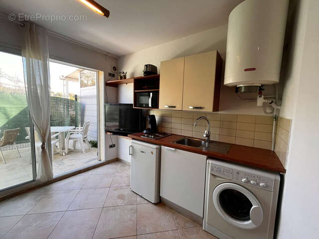 Studio de 17M2 ans un immeuble en première ligne de Mer - photo 3