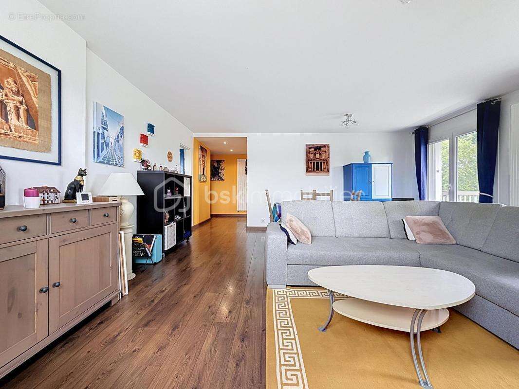 Appartement à EZANVILLE