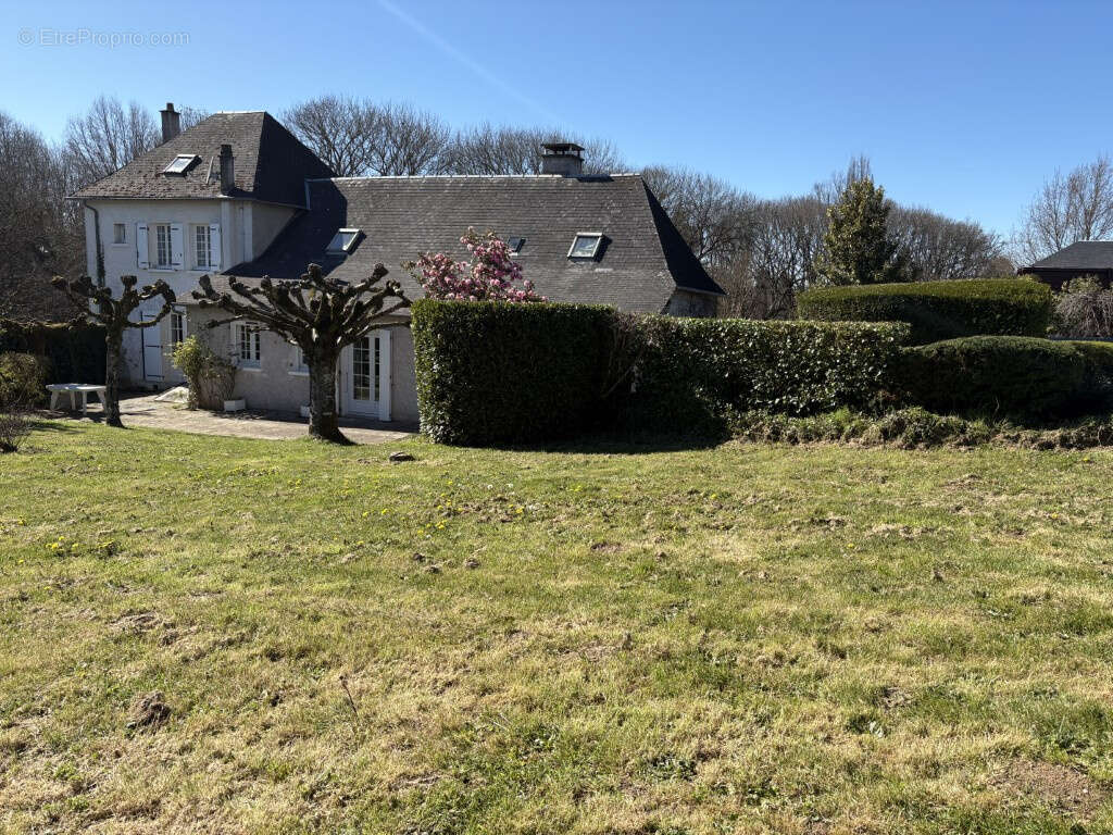 Maison à ARNAC-POMPADOUR
