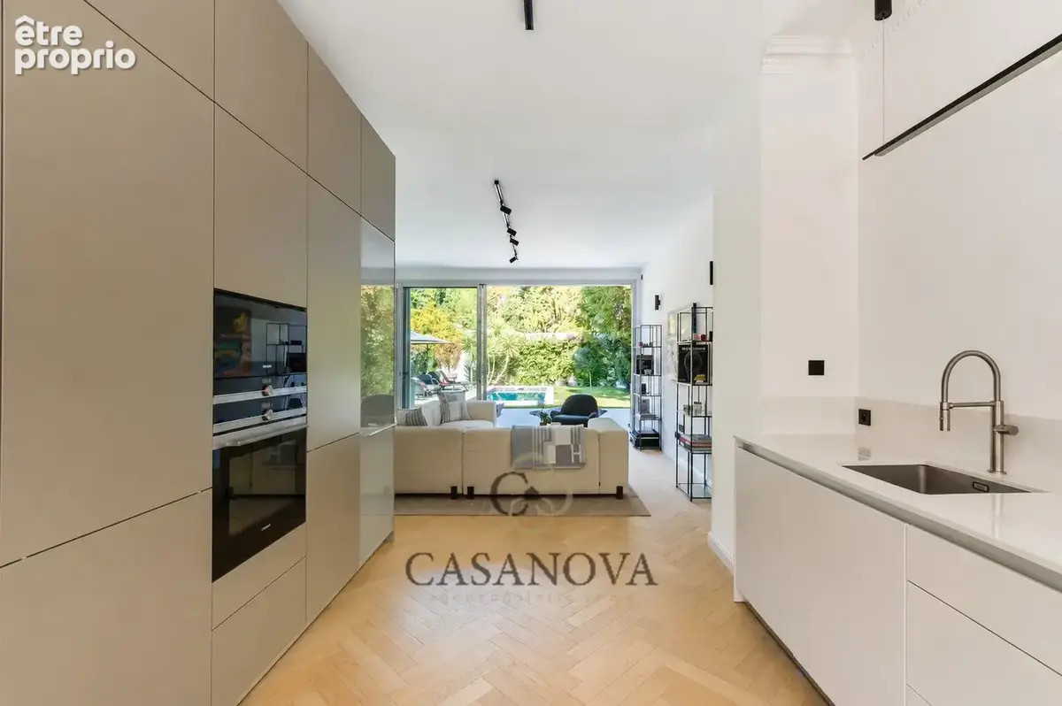 Maison de caractère rénovée avec jardin paysager, piscine et garage aux Arceaux à Montpellier - photo 7