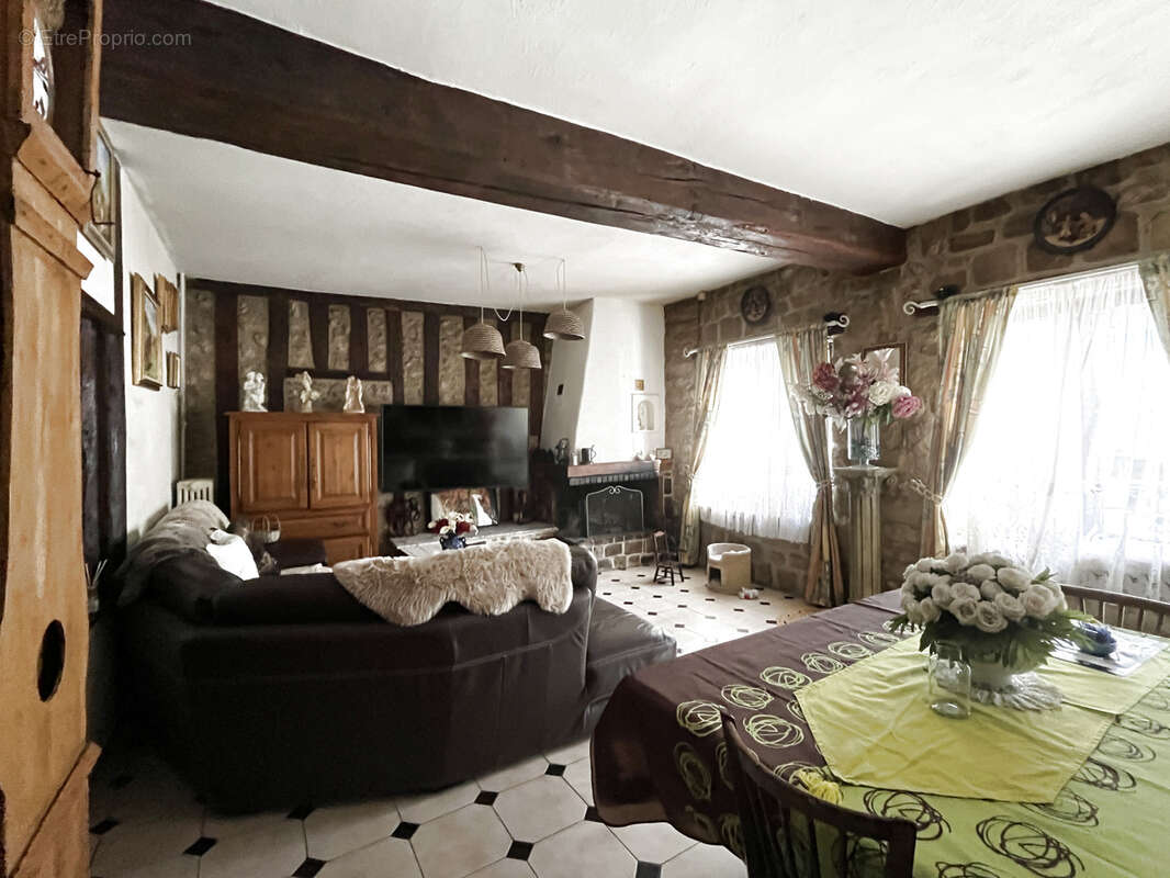 Maison à LA CHAPELLE-LA-REINE