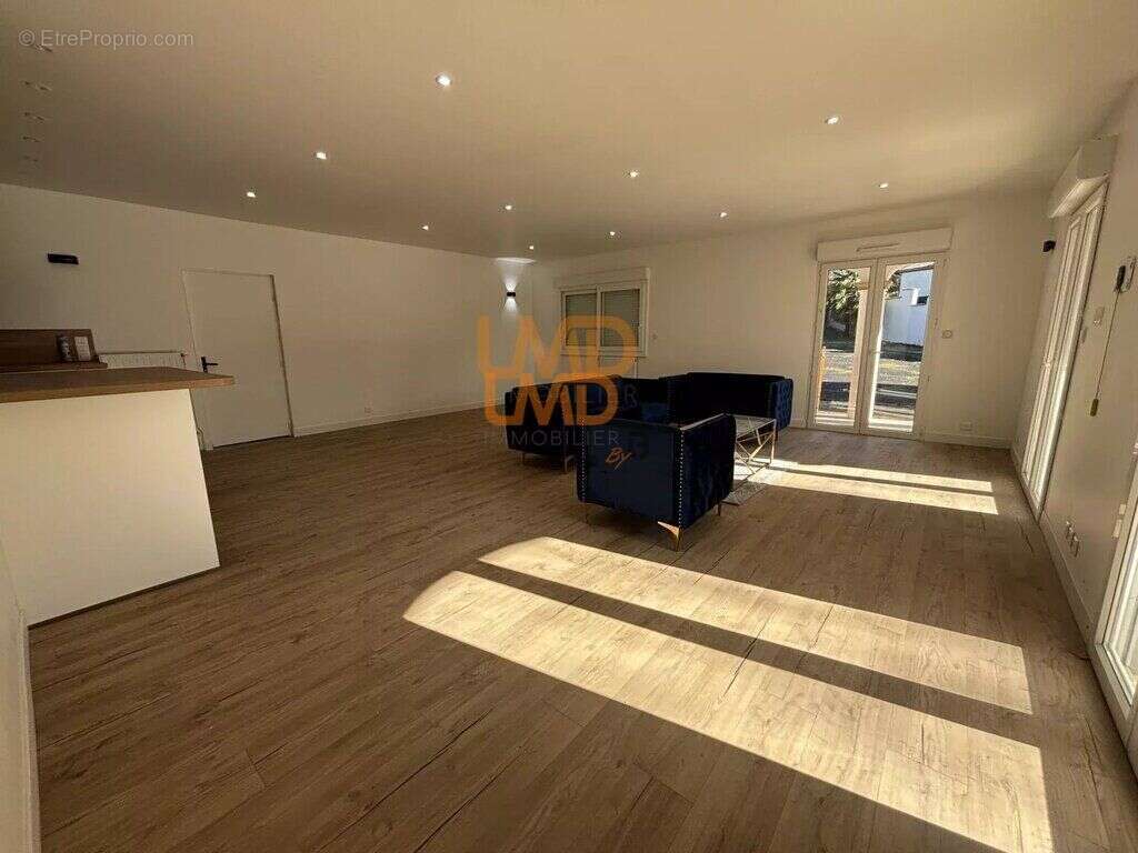 Maison à MIREFLEURS