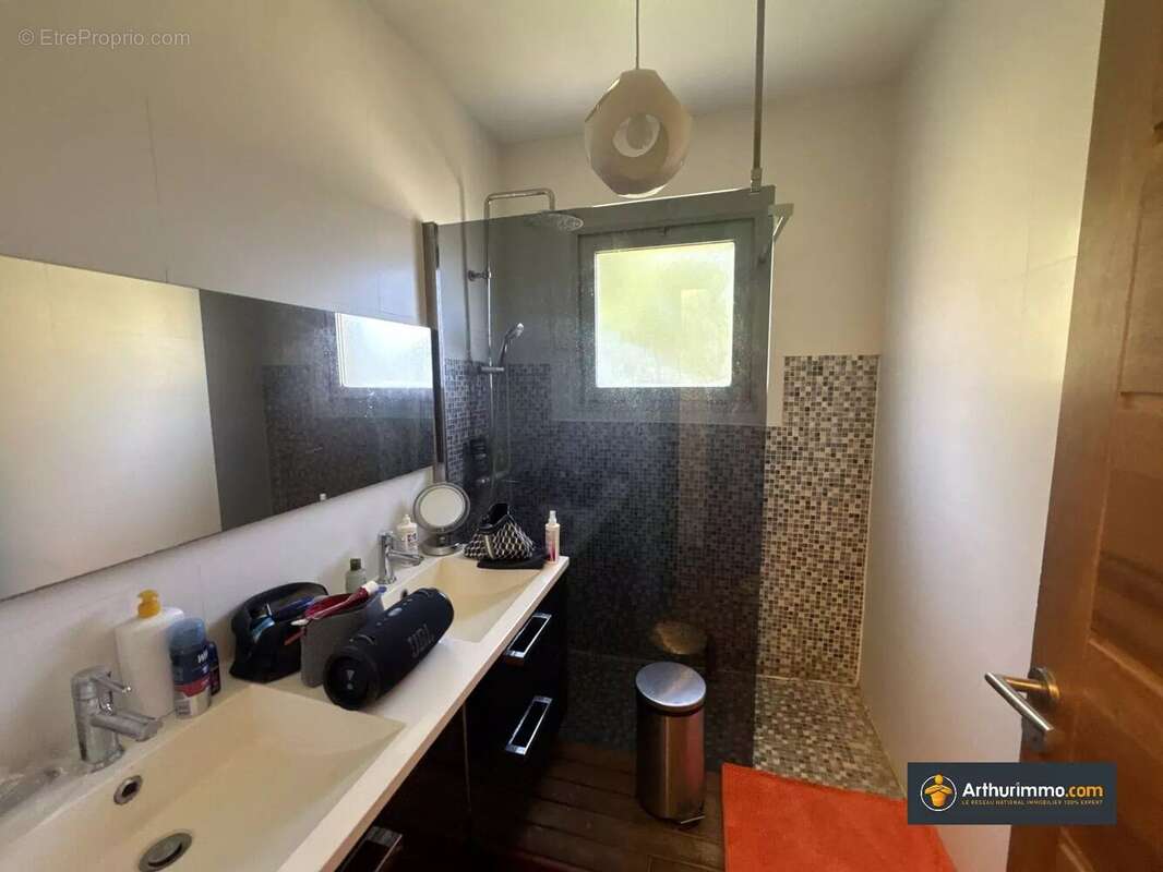 Appartement à SAINT-LAURENT-DU-VAR