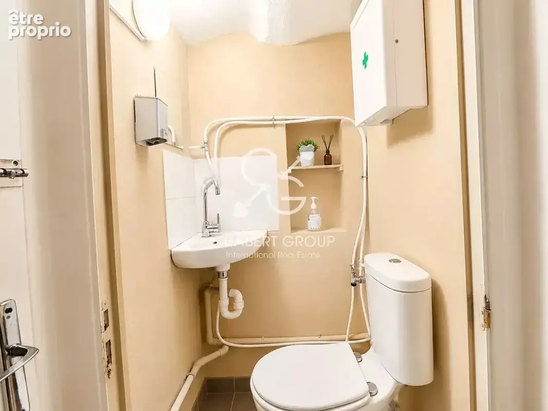 Villefranche-sur-mer – vieille-ville - murs commerciaux – 3 pièces – 27,3 m² – loués - photo 4
