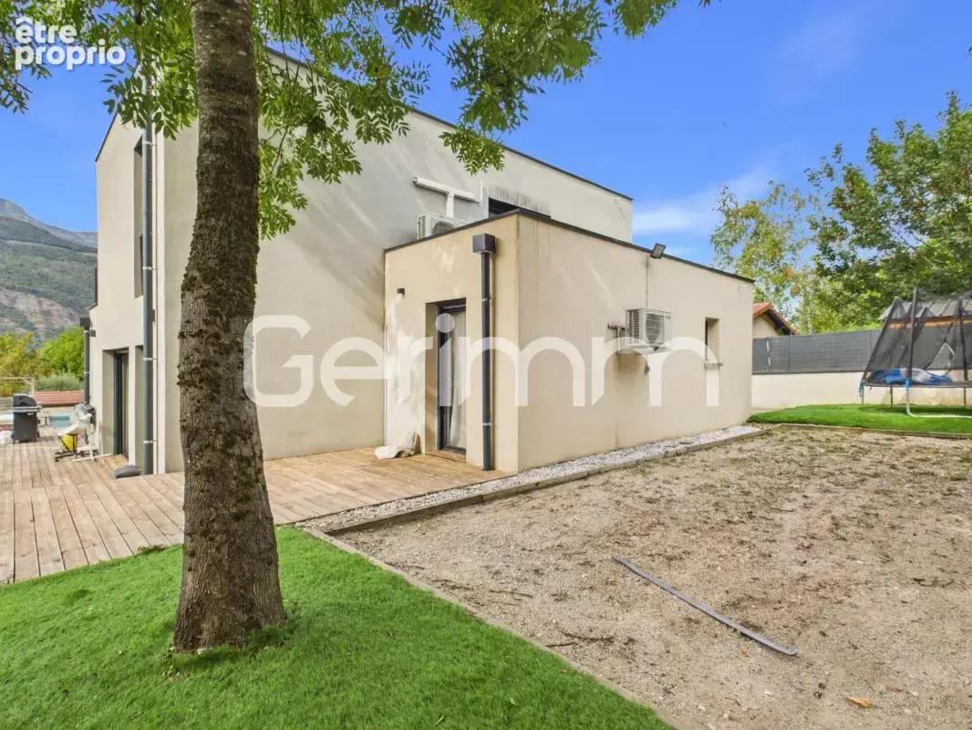 Vente - Maison - 5 pièces + cuisine - 124 m² - 525 000 € - VIF - photo 19