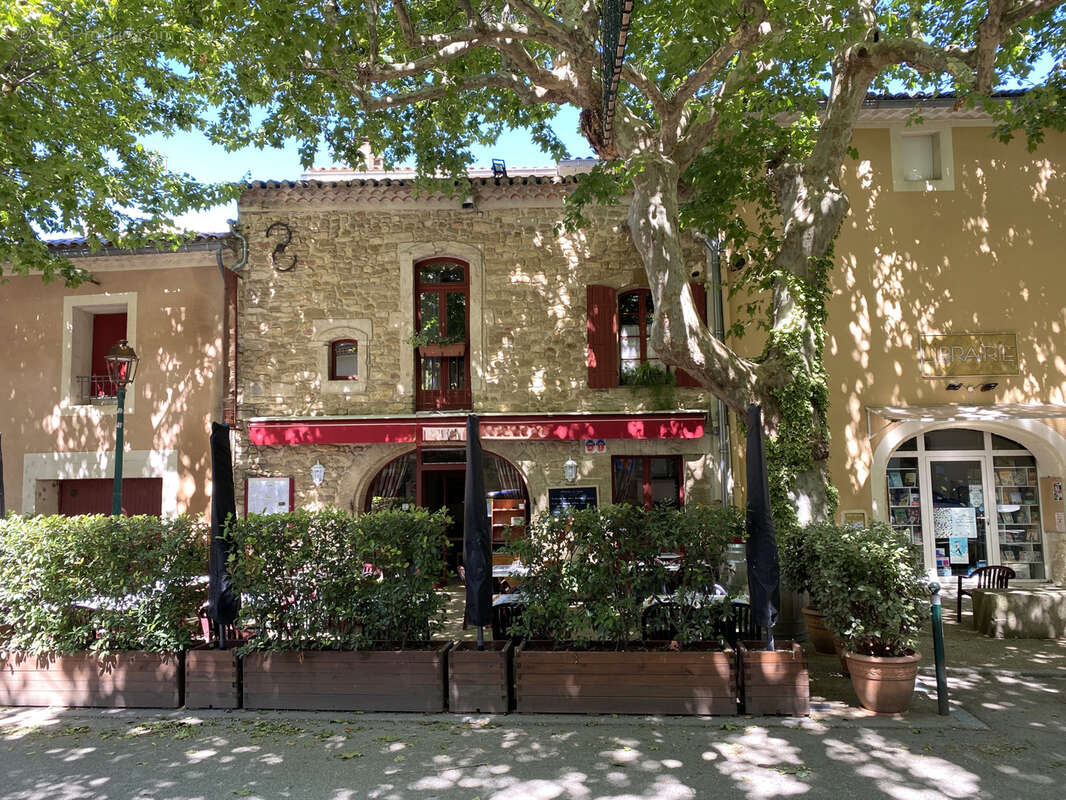 Commerce à SAINTE-CECILE-LES-VIGNES