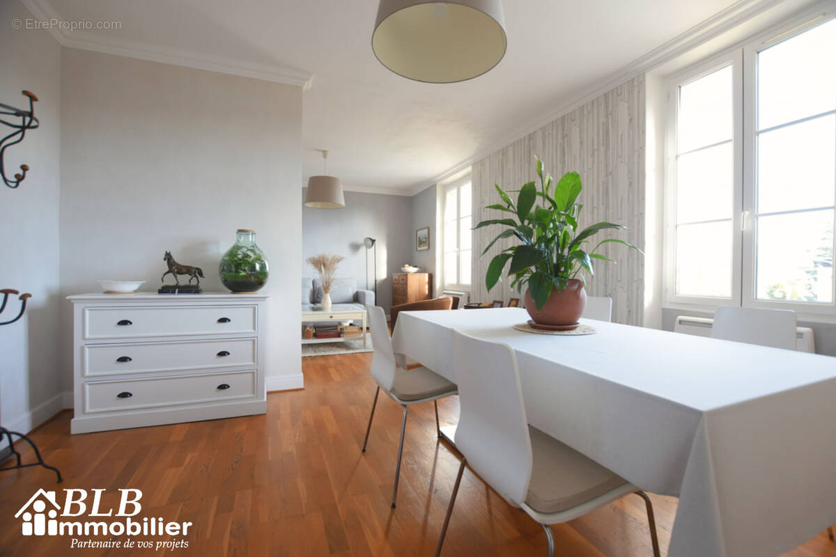 Appartement à LES ESSARTS-LE-ROI