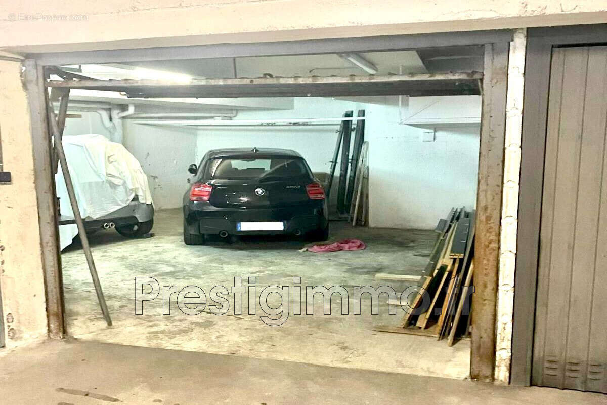 Parking à LE CANNET