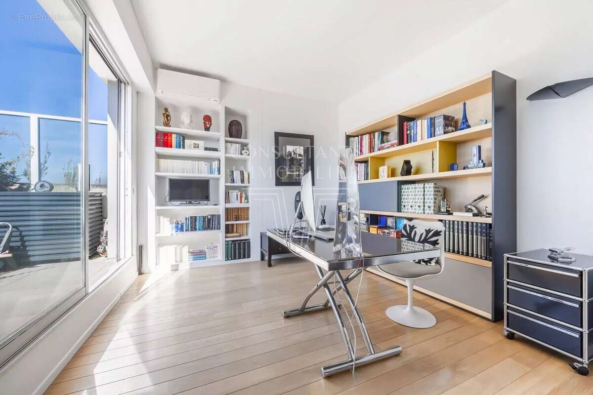 Appartement à PARIS-16E
