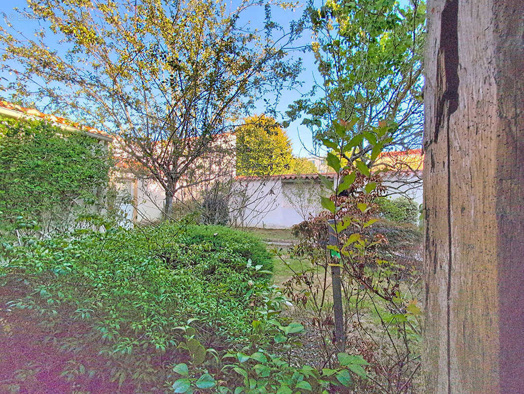 LE POIRE-SUR-VIE - maison de ville 6 chambres - photo 12