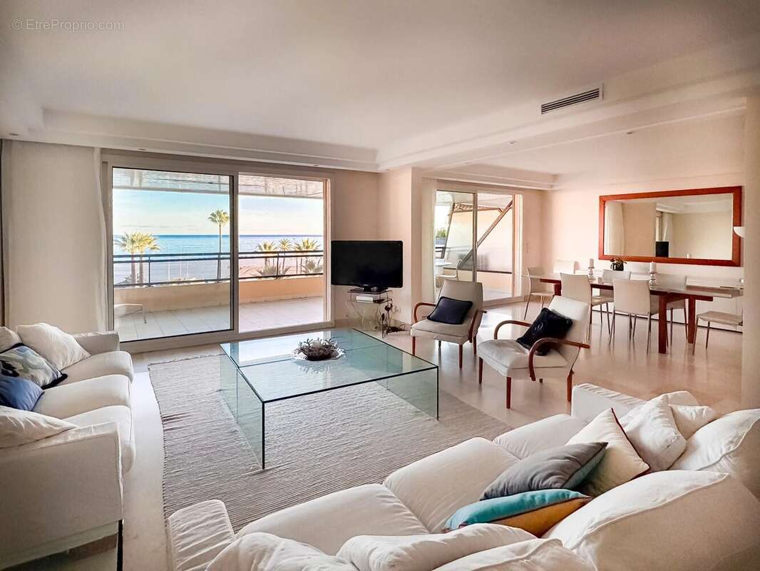 Appartement à SAINT-LAURENT-DU-VAR