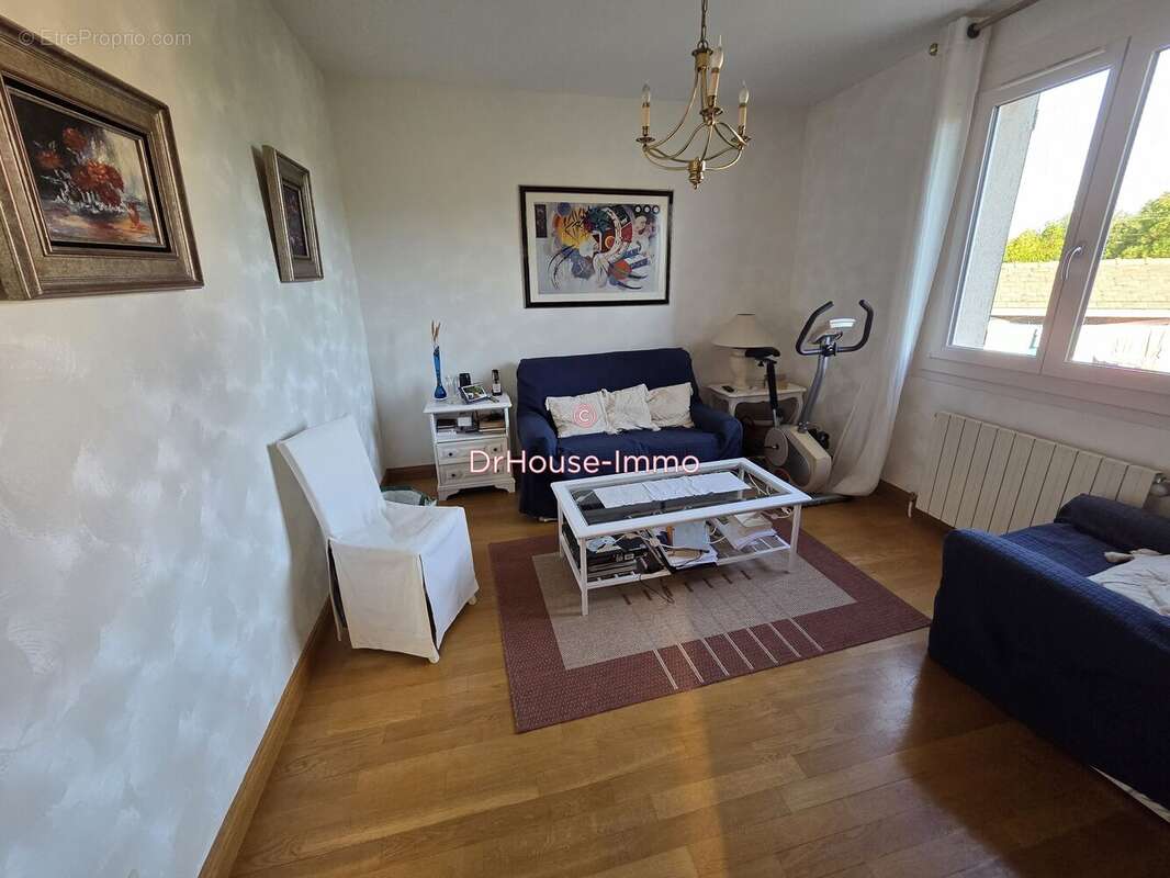 Maison à SAINT-JULIEN-LES-VILLAS