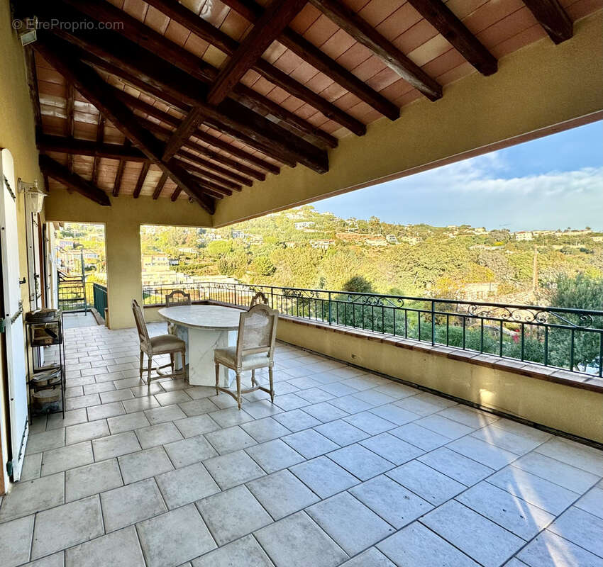 Maison à MANDELIEU-LA-NAPOULE