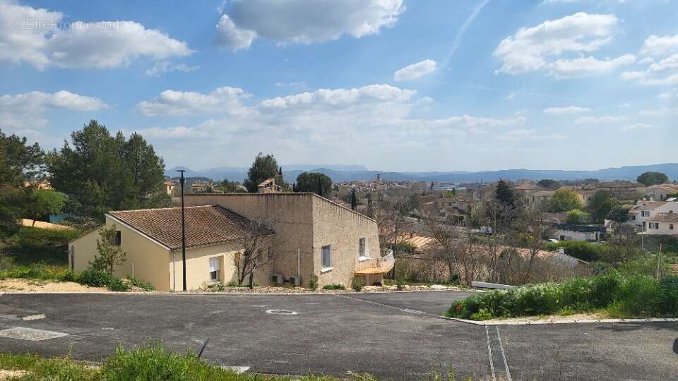Terrain 235 m² à Pertuis  - photo 4