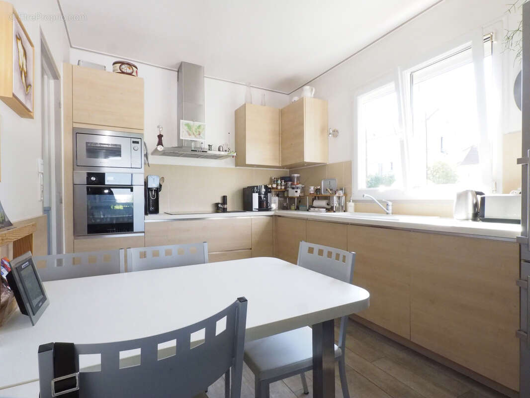 Maison à VAUX-LE-PENIL