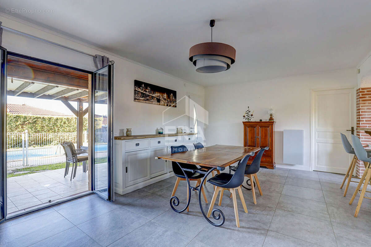 Maison à BRUGUIERES