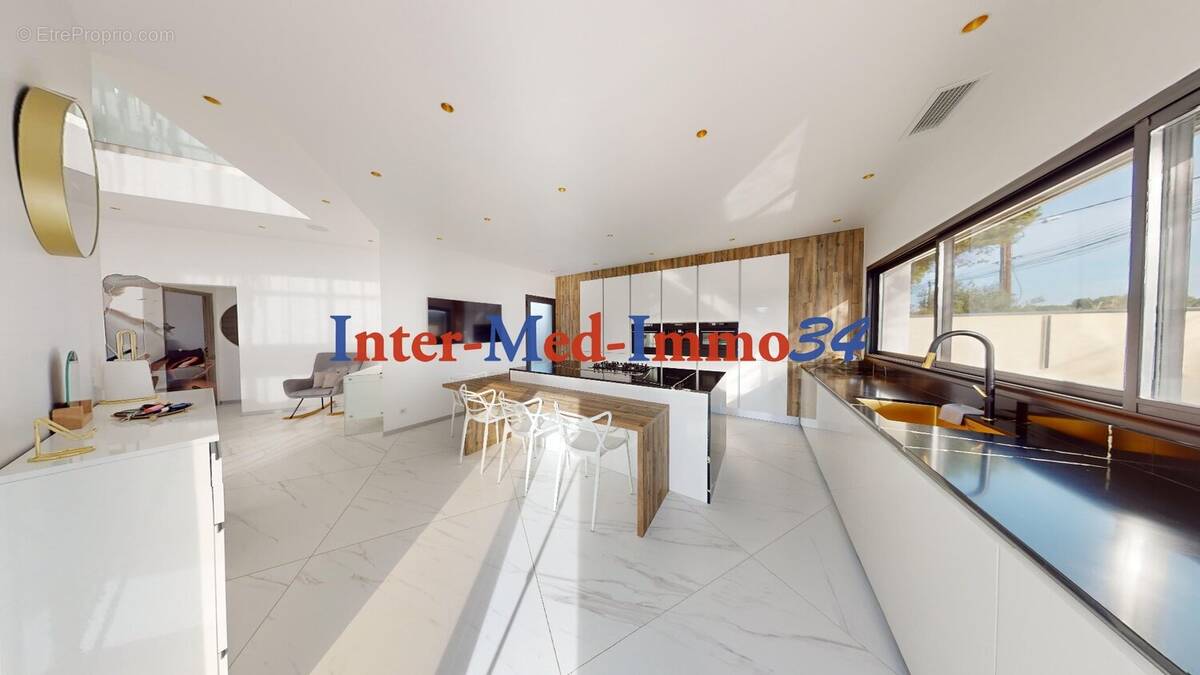 A Vendre Le Cap d'Agde 34300 Magnifique Villa contemporaine de 5 pièces avec piscine et garage sur 676m² de terrain - photo 5