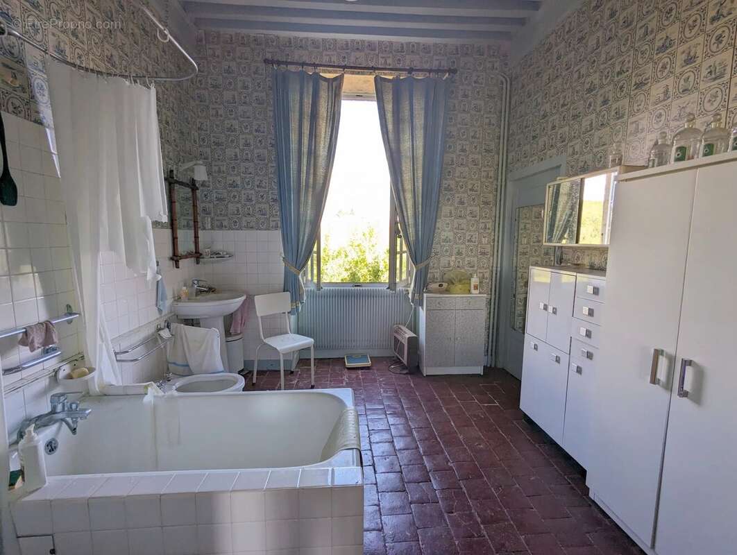 MAISON ANCIENNE 290 m² / jardin 400 m² - photo 16