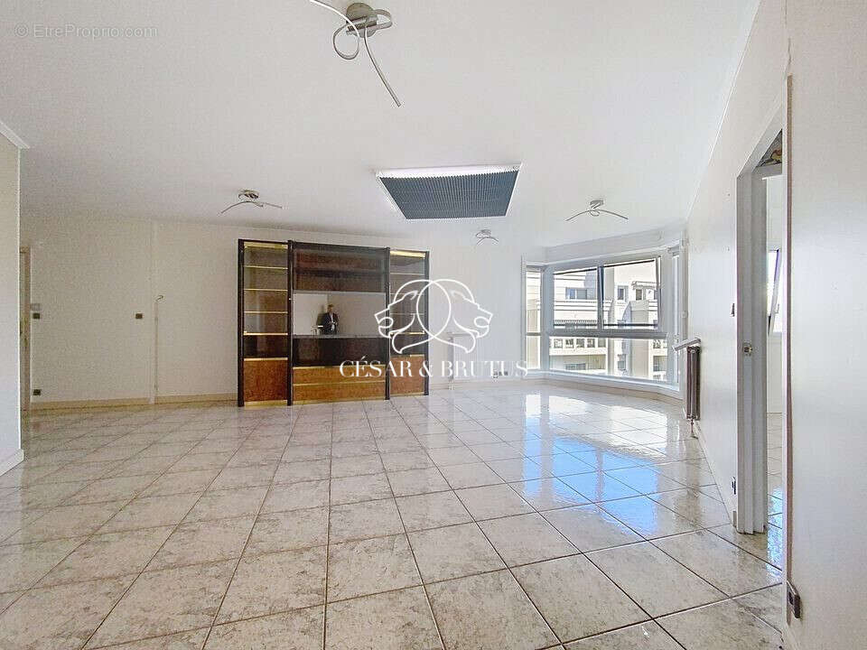 Appartement 133 m² à Saint-Etienne  - photo 5
