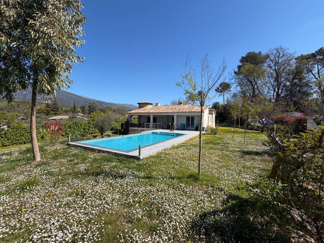 Maison à ROQUEFORT-LES-PINS