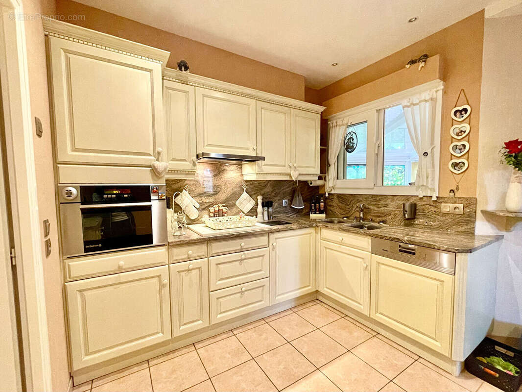 LOT- LUZECH    Superbe propriété, 4 chambres, située dans un grand parc clos avec piscine chauffée. - photo 9