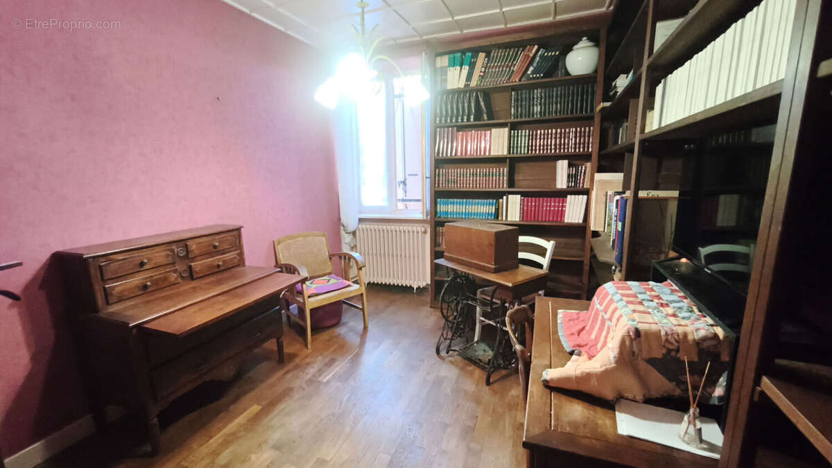 Maison  5 pièces avec grange et piscine - photo 5