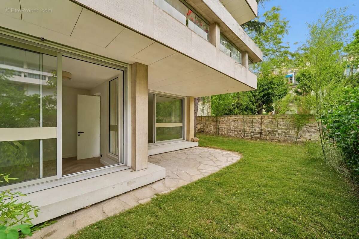 Appartement à NEUILLY-SUR-SEINE