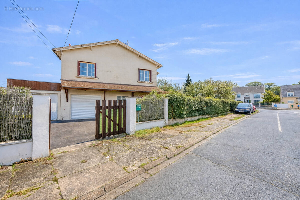 Maison à OZOIR-LA-FERRIERE