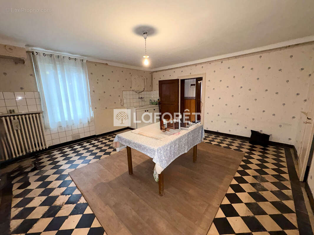 Maison à AY-SUR-MOSELLE