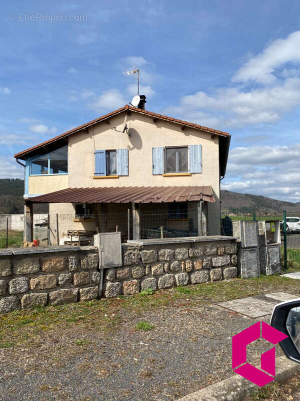 Maison à MAZEYRAT-D&#039;ALLIER