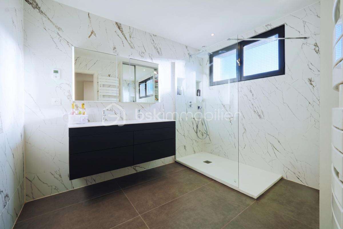 Maison moderne (3 ch) et 1 bureau + Appartement indépendant T3 (2 ch) - photo 11