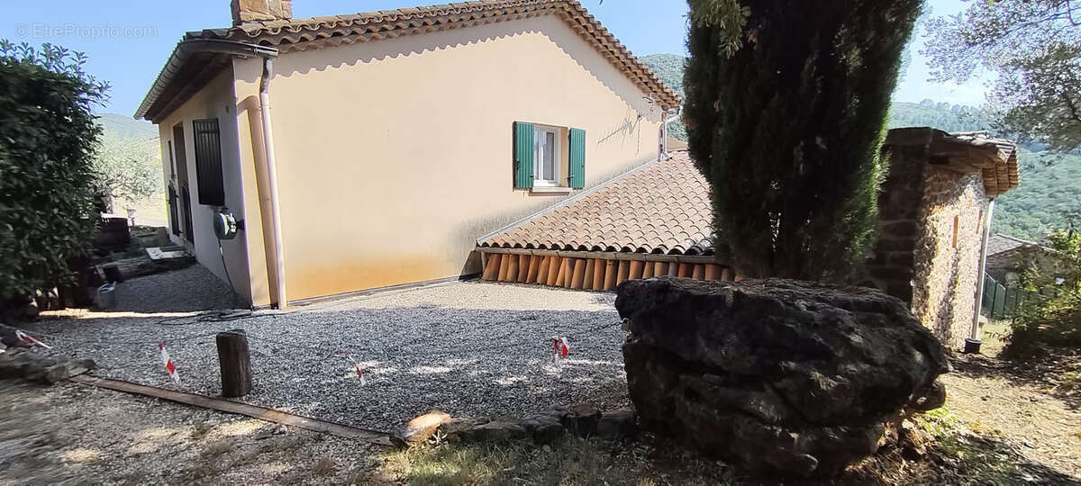 Maison de caractère avec piscine, dépendance et vue dégagée - photo 12