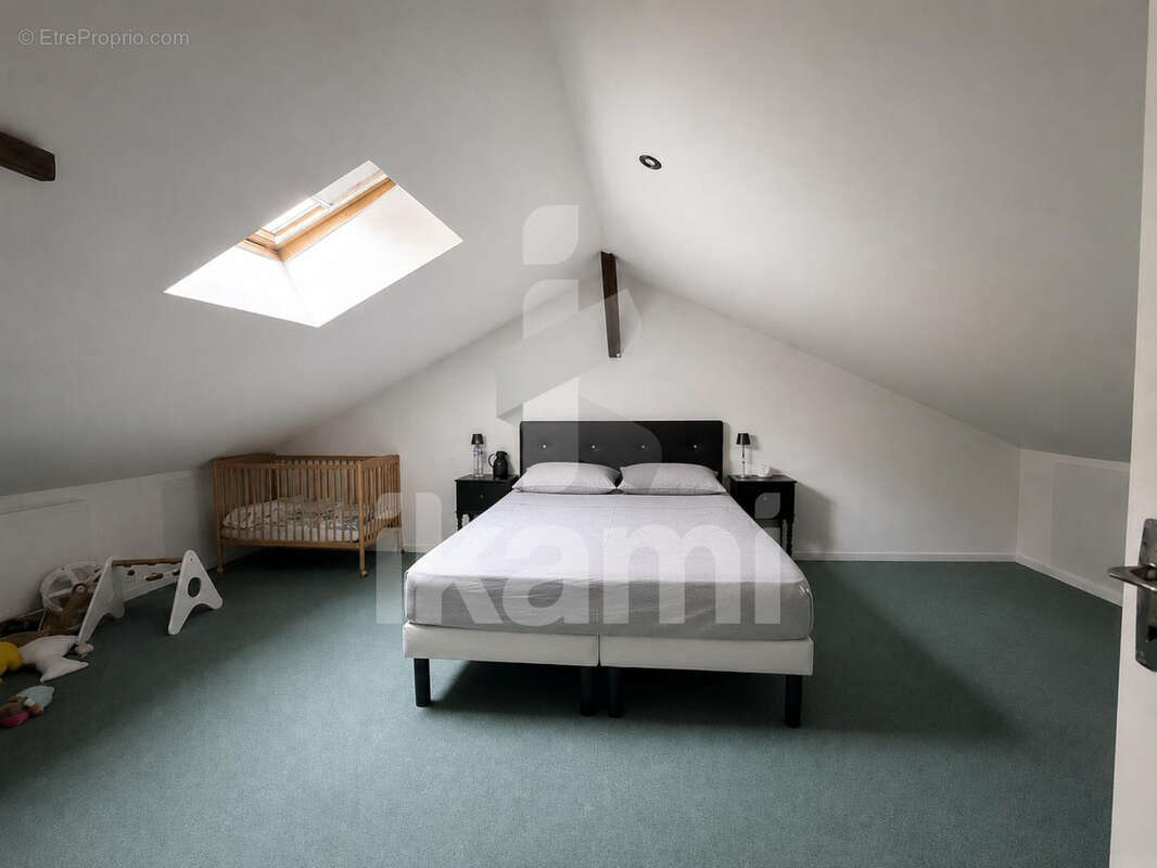 Duplex lumineux sans vis-à-vis   Esprit maison avec beaux volumes et emplacement idéal - photo 5