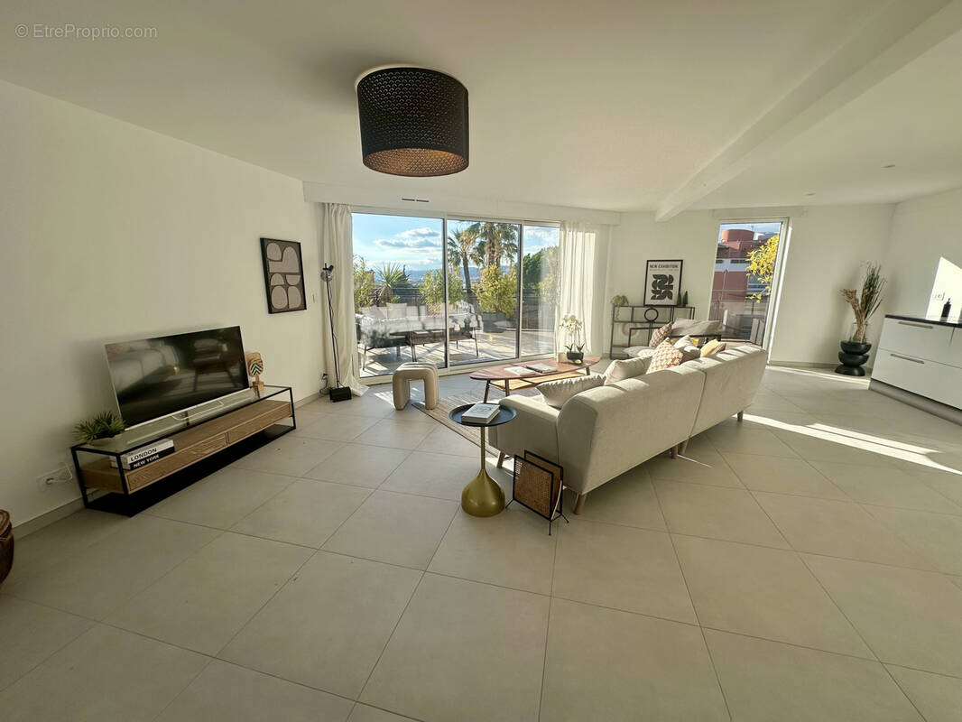 Appartement à SAINT-LAURENT-DU-VAR