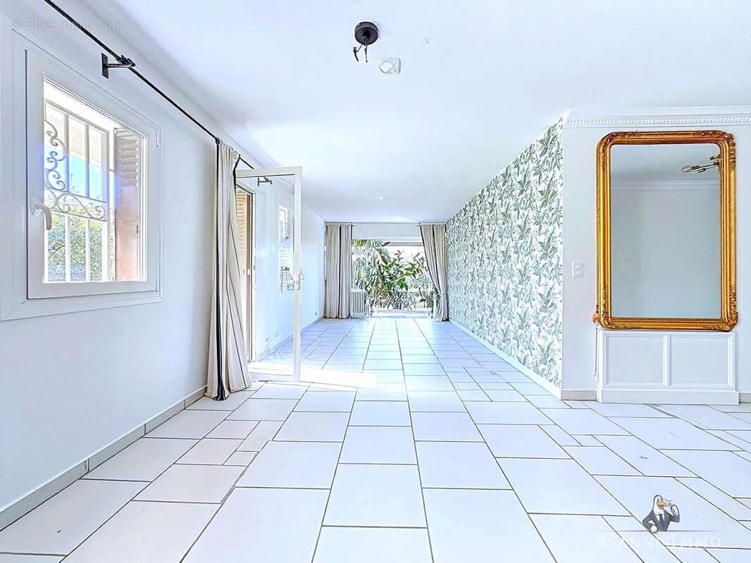 Cannes oxford, appartement 2 pieces 84 m² rénové en rez de jardin - photo 3