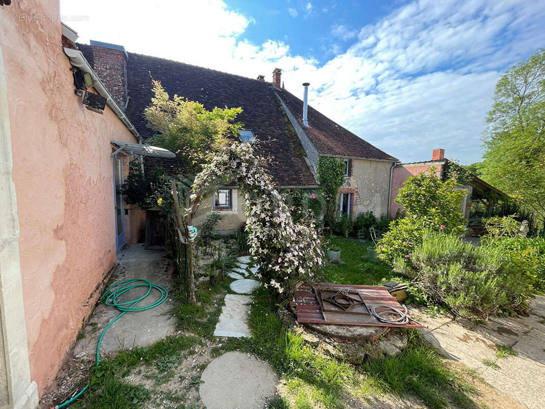 Maison à TOUCY
